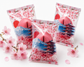Rosa Sakura-Glückskekse in japanisch gestalteter Einzelverpackung mit Kirschblüten, Fuji und Pagode
